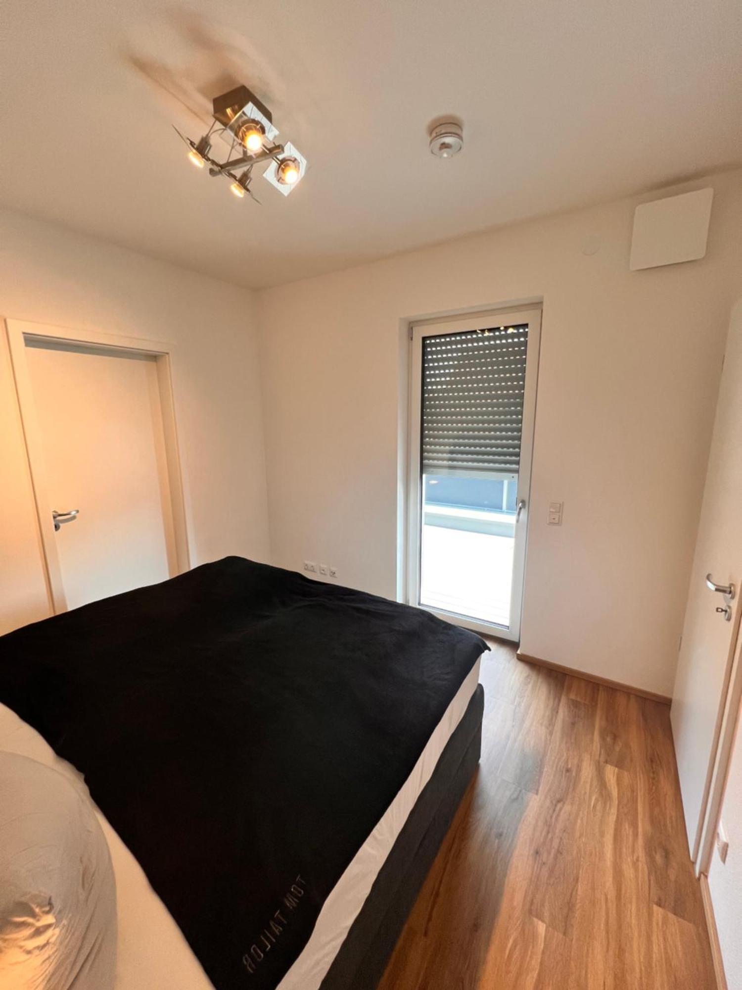 Modernes City-Apartment - Top-Lage In Nuernberg Esterno foto
