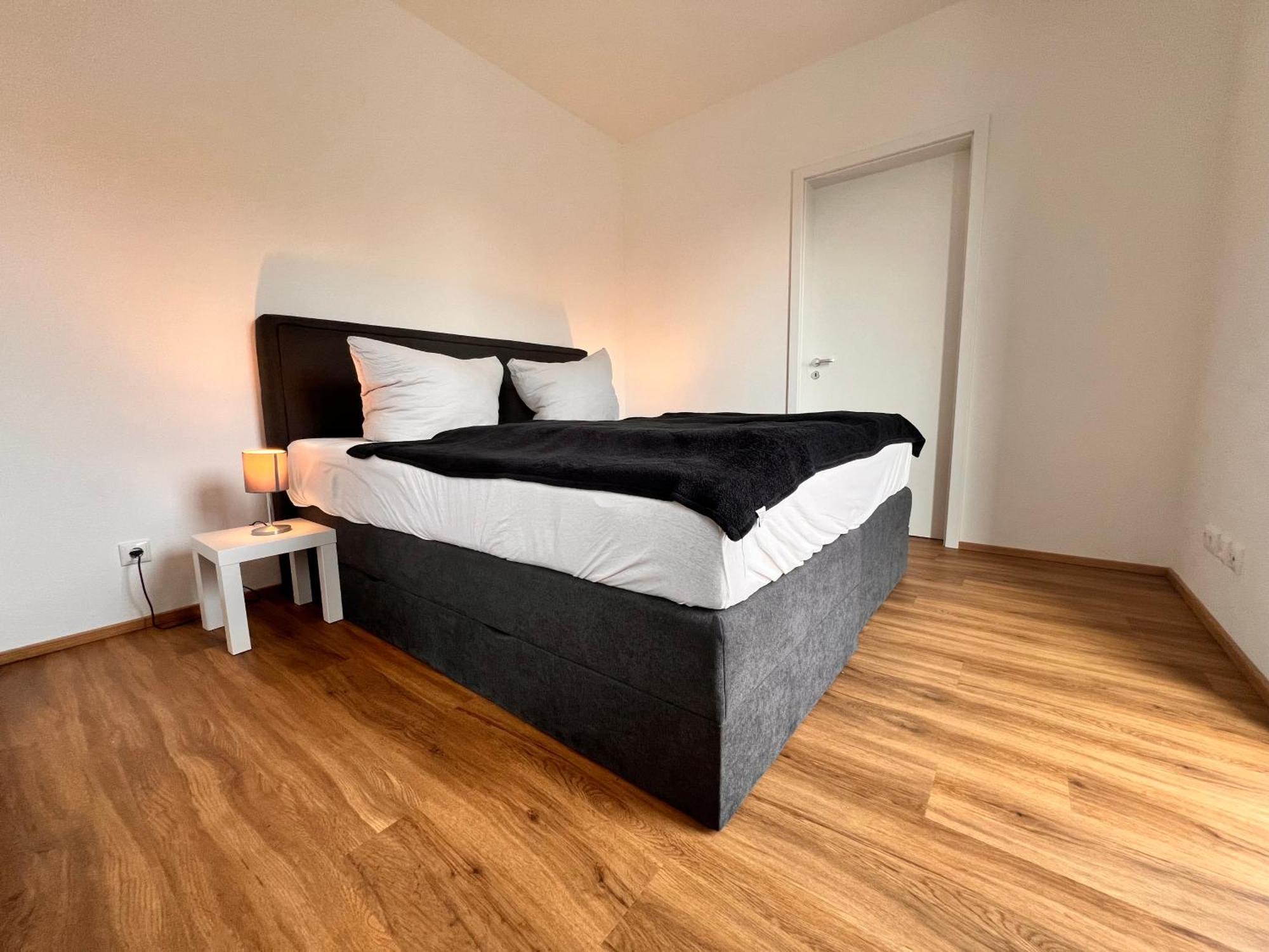 Modernes City-Apartment - Top-Lage In Nuernberg Esterno foto