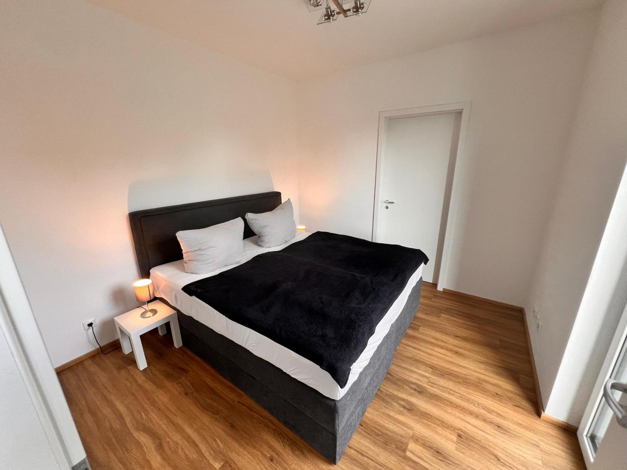 Modernes City-Apartment - Top-Lage In Nuernberg Esterno foto